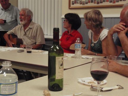 2013. Sympo. de St-Jacques-de-Montcalm. Après le souper: Georges Dedoyard, Pauline Boudreau, Nicole Gélinas et Guy Roy (en retrait).