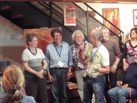 2011 Soirée d'Ouverture du Sympo. de Boischatel. Groupe d'artistes désignés pour un tableau collectif : Lise Paradis, Michel DeNigen, Clarence Bourgoin, Gérald Trudel, Yvon St-Aubin (absent sur la photo) et l'animateur Daniel Vincent artiste.